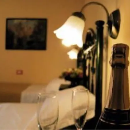 Columbia Hotel 2*